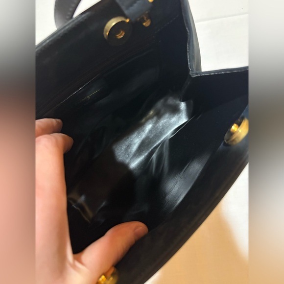 Salvatore‎ Ferragamo Black l shoulder/crossbody Bag with gold accents - Picture 8 of 11